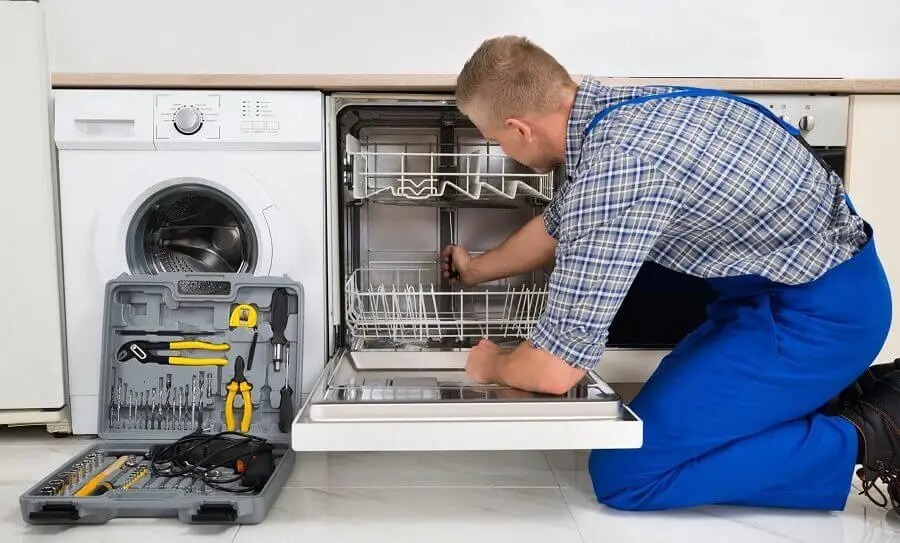 Yenimahalle Warmhaus servisi teknisyen ekibi beyaz eşya tamiri yaparken